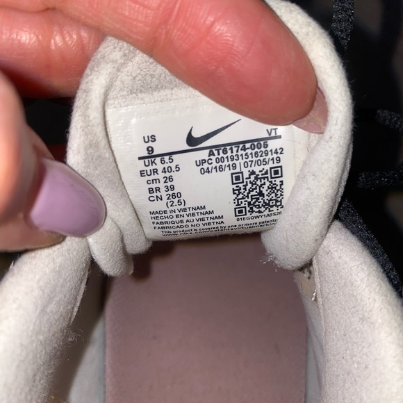 Nike Air270 React - Picture 3 of 3